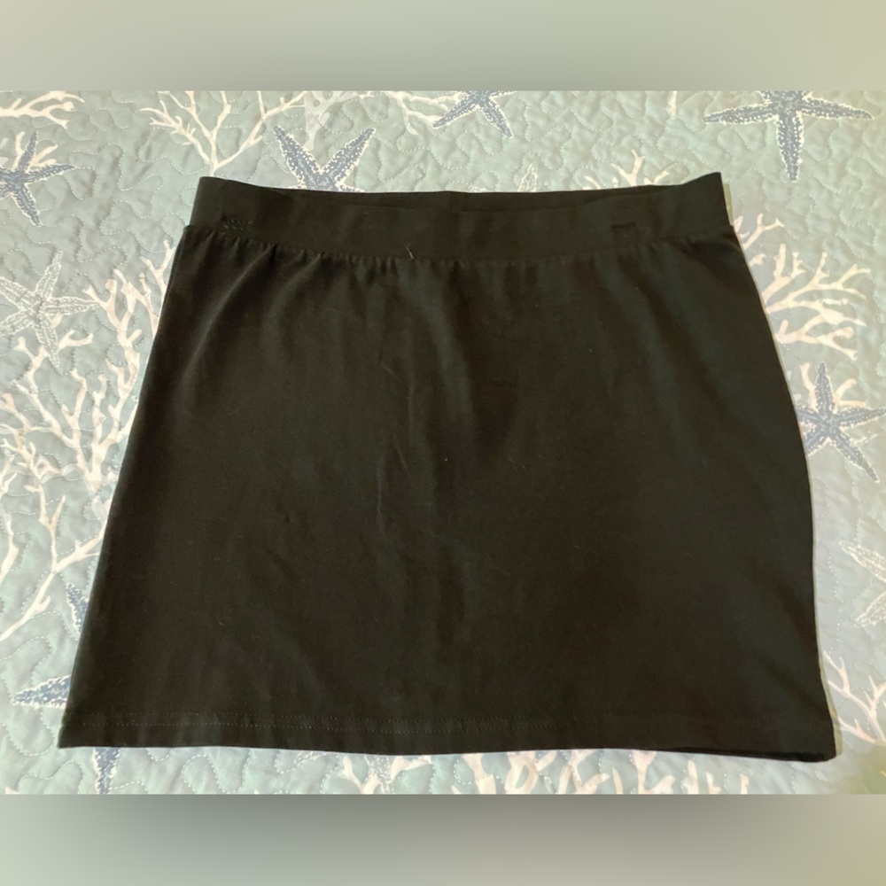 Divided H&M woman size medium mini skirt NWT